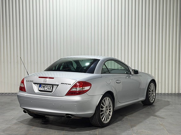 Mercedes-Benz SLK350 4 of 5