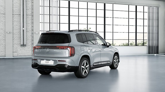 Mercedes-Benz GLB250+ 3 of 5