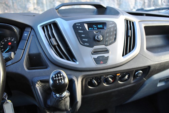 Ford Transit 10 of 12