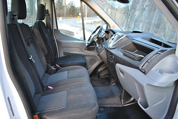 Ford Transit 9 of 12