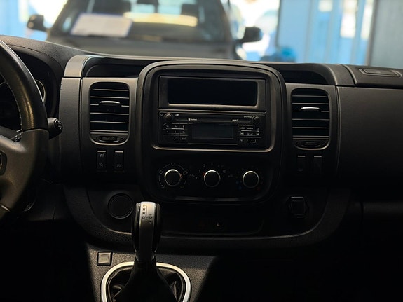 Renault Trafic 13 of 23