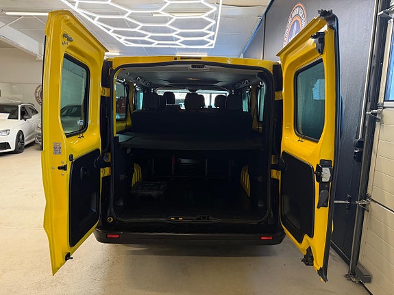 Renault Trafic 21 of 23