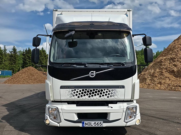 Volvo FL Electric 6 of 10