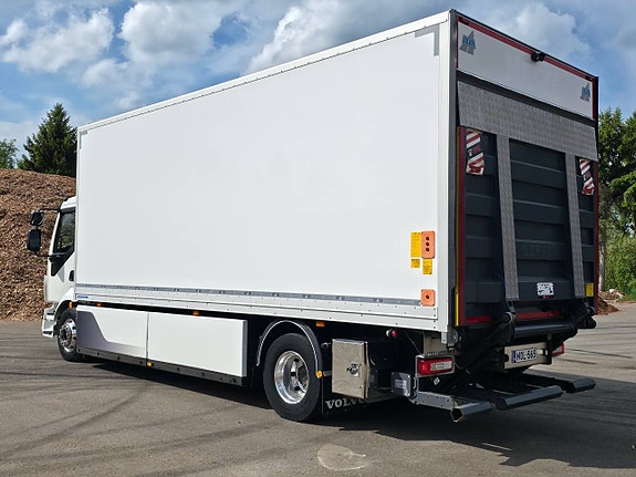 Volvo FL Electric 3 of 10