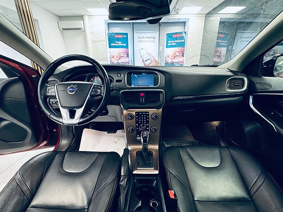 Volvo V40 Cross Country 12 of 24