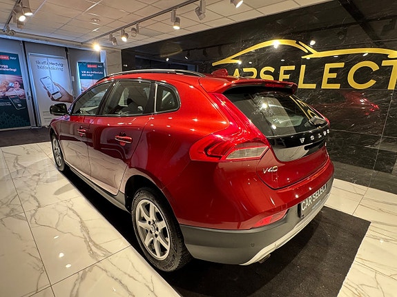 Volvo V40 Cross Country 3 of 24