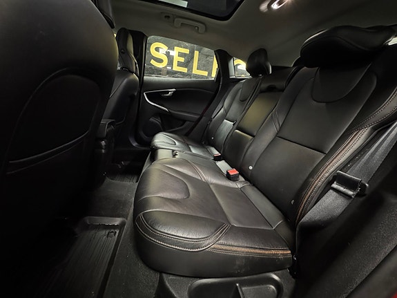Volvo V40 Cross Country 20 of 24