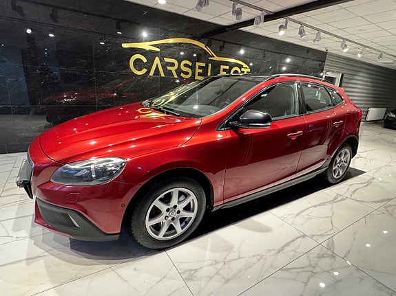 Volvo V40 Cross Country 2 of 24