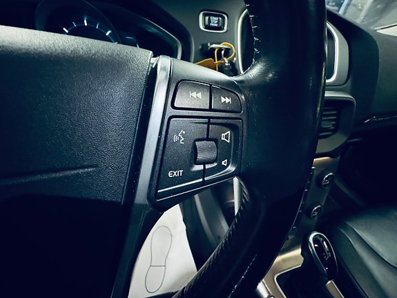 Volvo V40 Cross Country 11 of 24