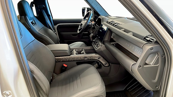 Land Rover Defender 90 3 of 5