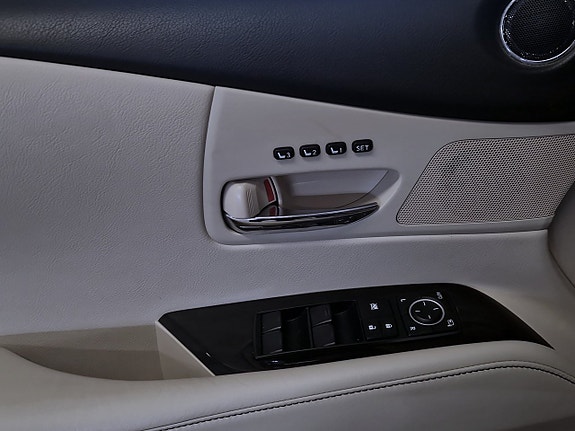 Lexus RX450h 8 of 18
