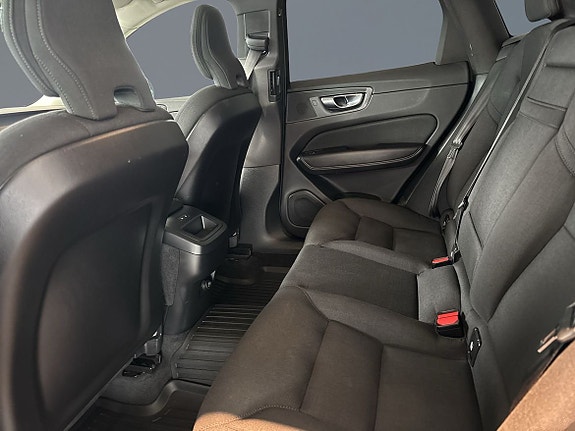 Volvo XC60 8 of 12