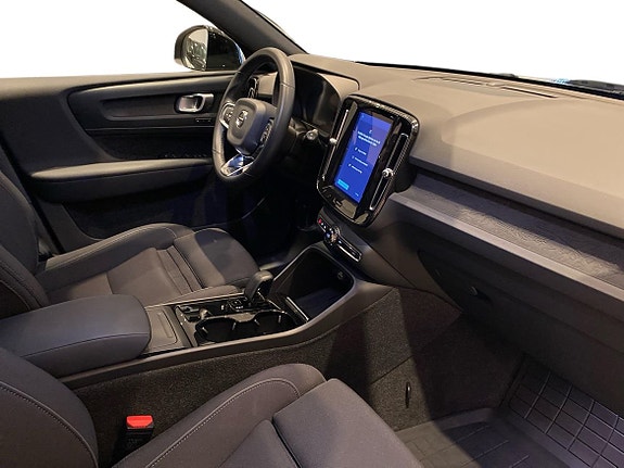 Volvo XC40 4 of 5
