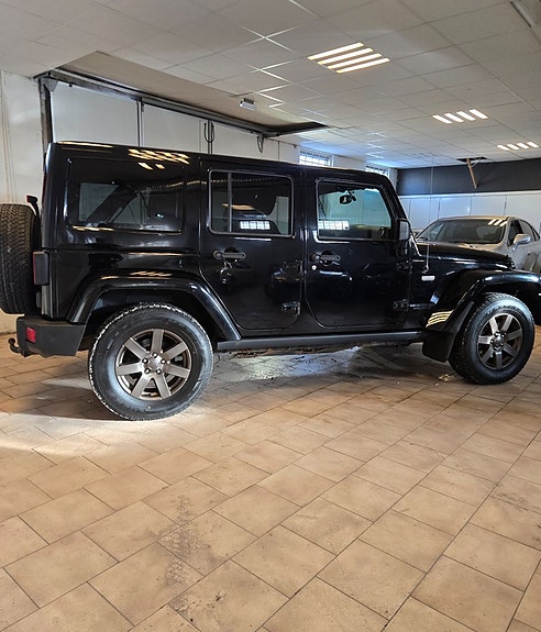 Jeep Wrangler Unlimited 3 of 5