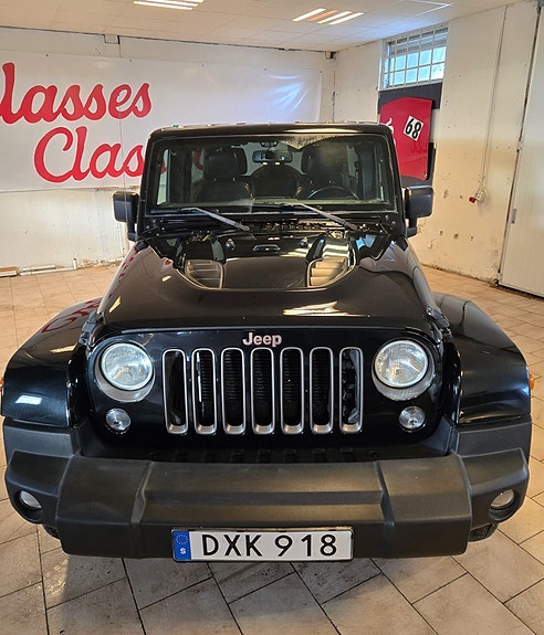 Jeep Wrangler Unlimited 2 of 5