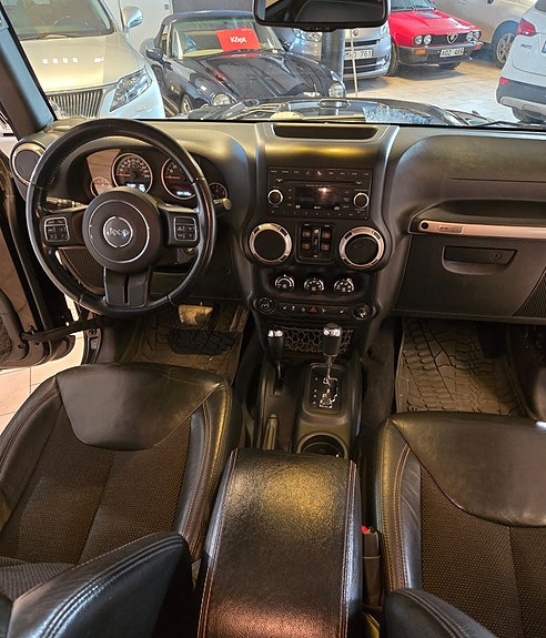 Jeep Wrangler Unlimited 6 of 12