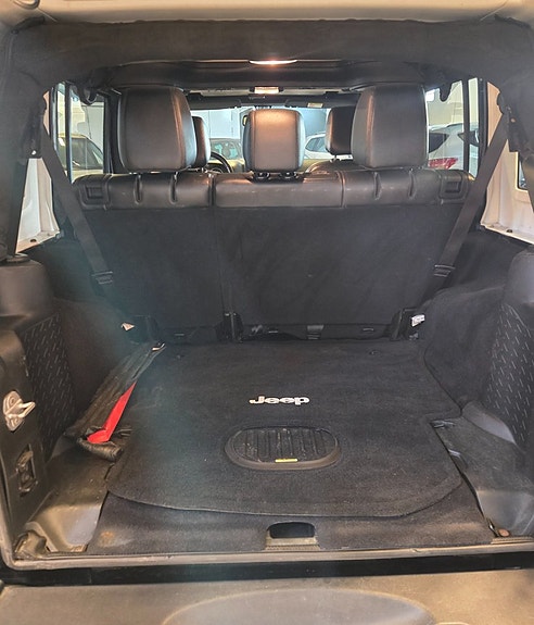 Jeep Wrangler Unlimited 9 of 12