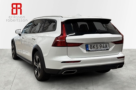 Volvo V60 Cross Country 3 of 5