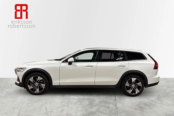 Volvo V60 Cross Country 2 of 5