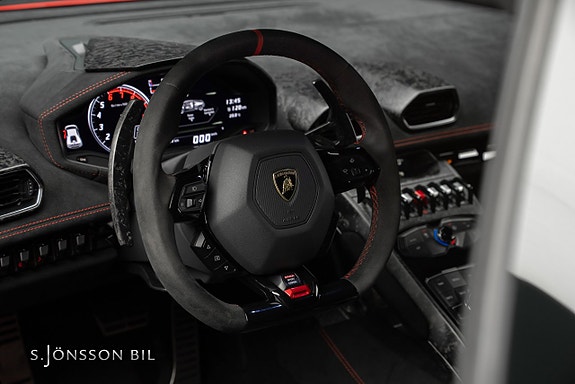Lamborghini Huracan 21 of 29