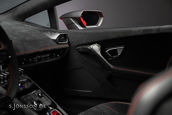 Lamborghini Huracan 26 of 29