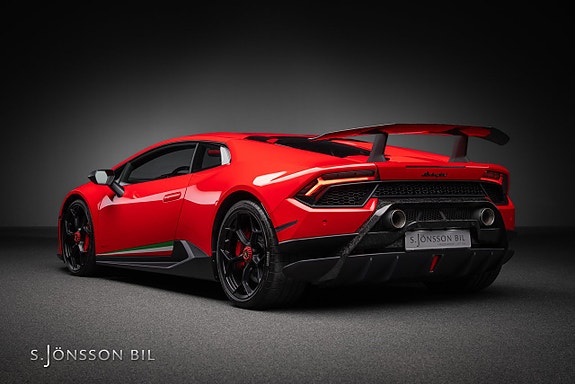 Lamborghini Huracan 2 of 5
