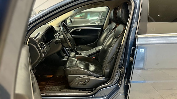 Volvo V70 12 of 21