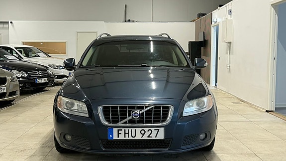 Volvo V70 3 of 21