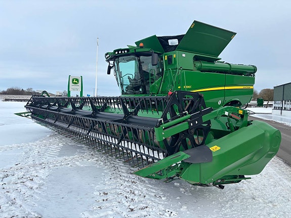 skördetröska John Deere S690i