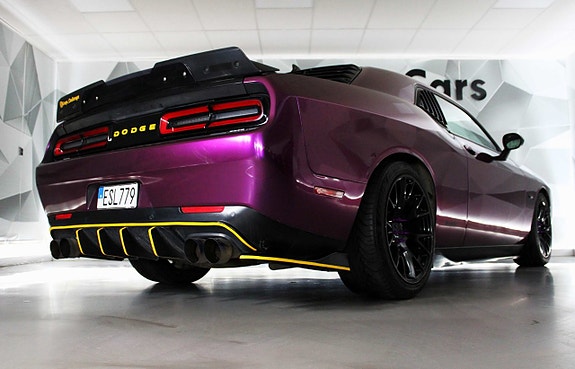 Dodge Challenger 8 of 27