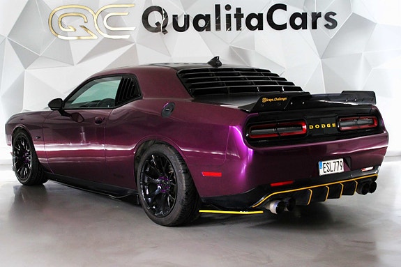 Dodge Challenger 3 of 5