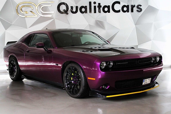 Dodge Challenger 2 of 5