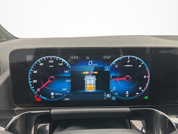 Mercedes-Benz B200 d 13 of 30