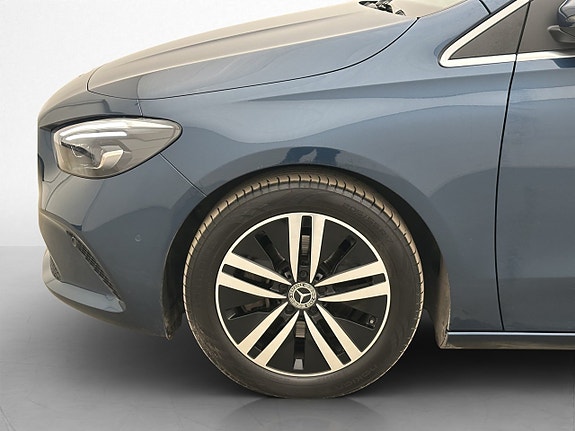 Mercedes-Benz B200 d 29 of 30