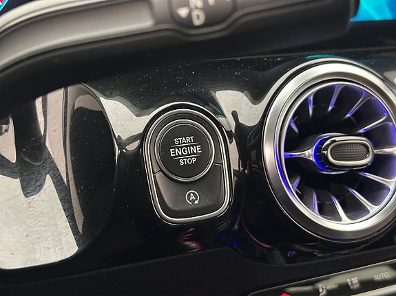 Mercedes-Benz B200 d 15 of 30