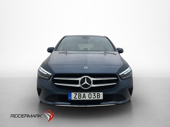 Mercedes-Benz B200 d 2 of 30
