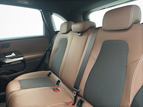 Mercedes-Benz B200 d 23 of 30