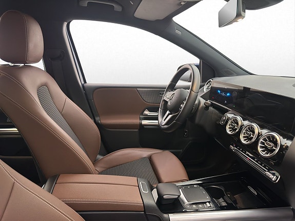 Mercedes-Benz B200 d 21 of 30