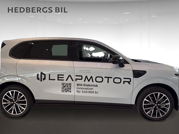 Leapmotor B10 2 of 17