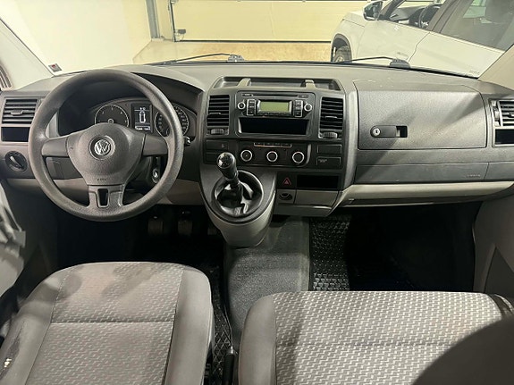 Volkswagen Caravelle 13 of 18