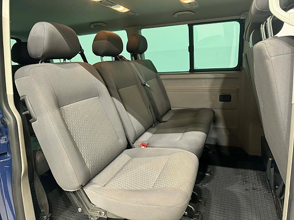 Volkswagen Caravelle 10 of 18