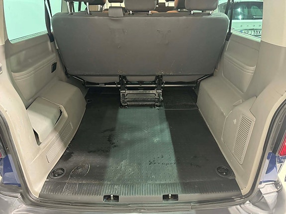 Volkswagen Caravelle 12 of 18
