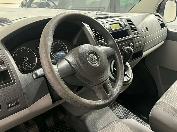Volkswagen Caravelle 15 of 18