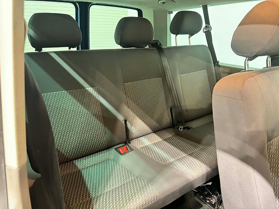 Volkswagen Caravelle 11 of 18