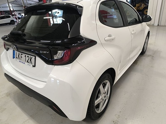 Toyota Yaris 4 of 10