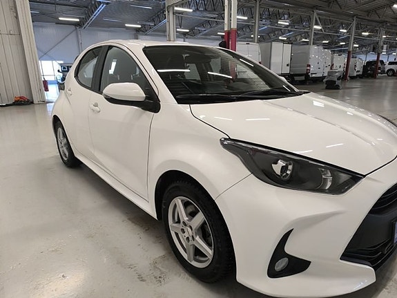 Toyota Yaris 3 of 10