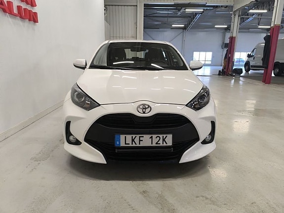 Toyota Yaris 2 of 10