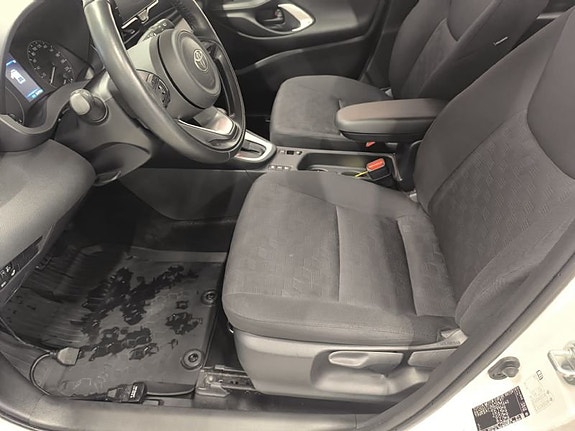Toyota Yaris 7 of 10