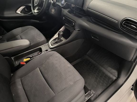 Toyota Yaris 10 of 10