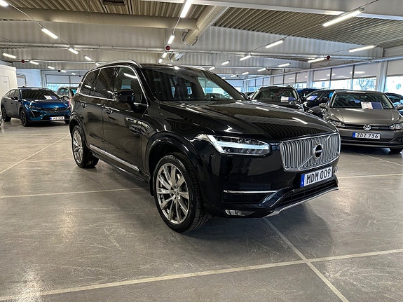 Volvo XC90 2 of 21